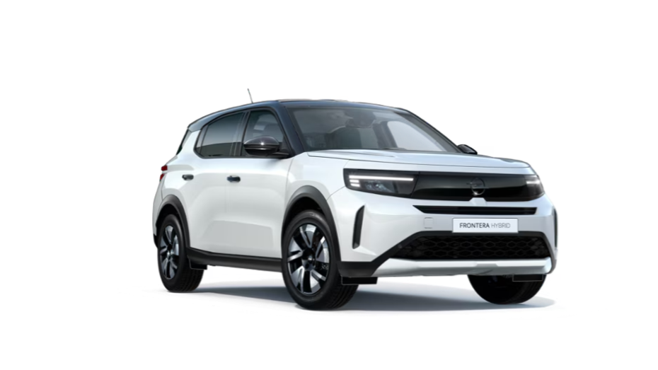 Ein weißes Auto mit moderner, kompakter Karosserie, schwarzen Akzenten und großen Rädern. Auf der Vorderseite befindet sich ein Kennzeichen mit der Aufschrift Frontera Hybrid.