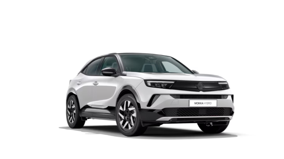 Ein weißes SUV-Auto, das von vorne links zu sehen ist. Es hat moderne, stromlinienförmige Scheinwerfer und eine schwarze Frontpartie. Der Wagen steht vor einem weißen Hintergrund.